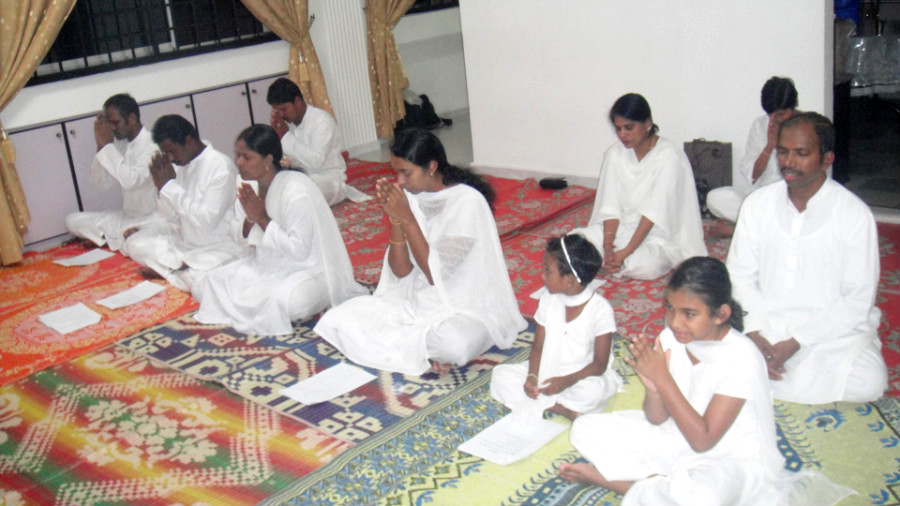 8 Gana Geetham Sang by Divine Disciples